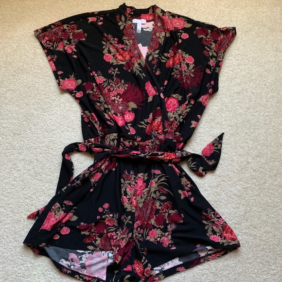 ✅ Leith Small Floral Romper - Picture 1 of 3